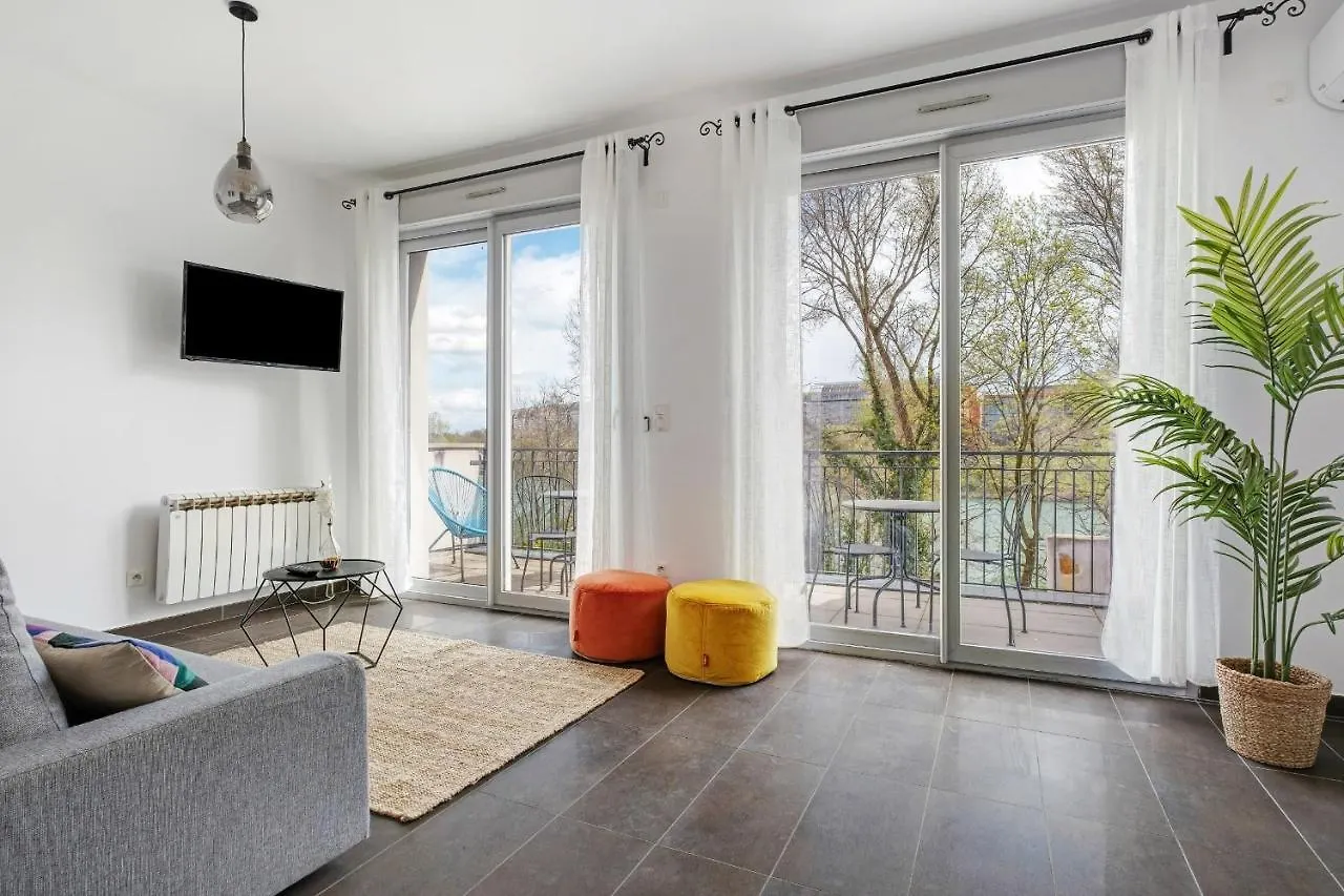 Apartment Lyon Cite-La Suite Passerelle Avec Balcon-Caluire France